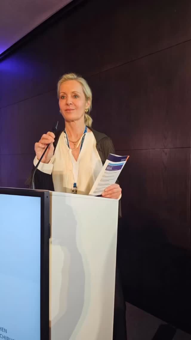 VDAEPC Jahreskongress in Berlin
What a great honor to be on stage with @foadnahai @drkassir @docteurmitzvladimir #drjulianebodo #plastischechirurgie #faltenbehandlung for my talk on facelift-surgery.
Thanks for Organisation of the “Resident’s day”, a forum for young doctors where my dear colleague Dennis v. Heimburg @aesthetik_vonheimburg and me talked about building a successful private office and clinik.
Thank  you @vdaepc for this great conference, meeting all my wonderful colleagues from all over.